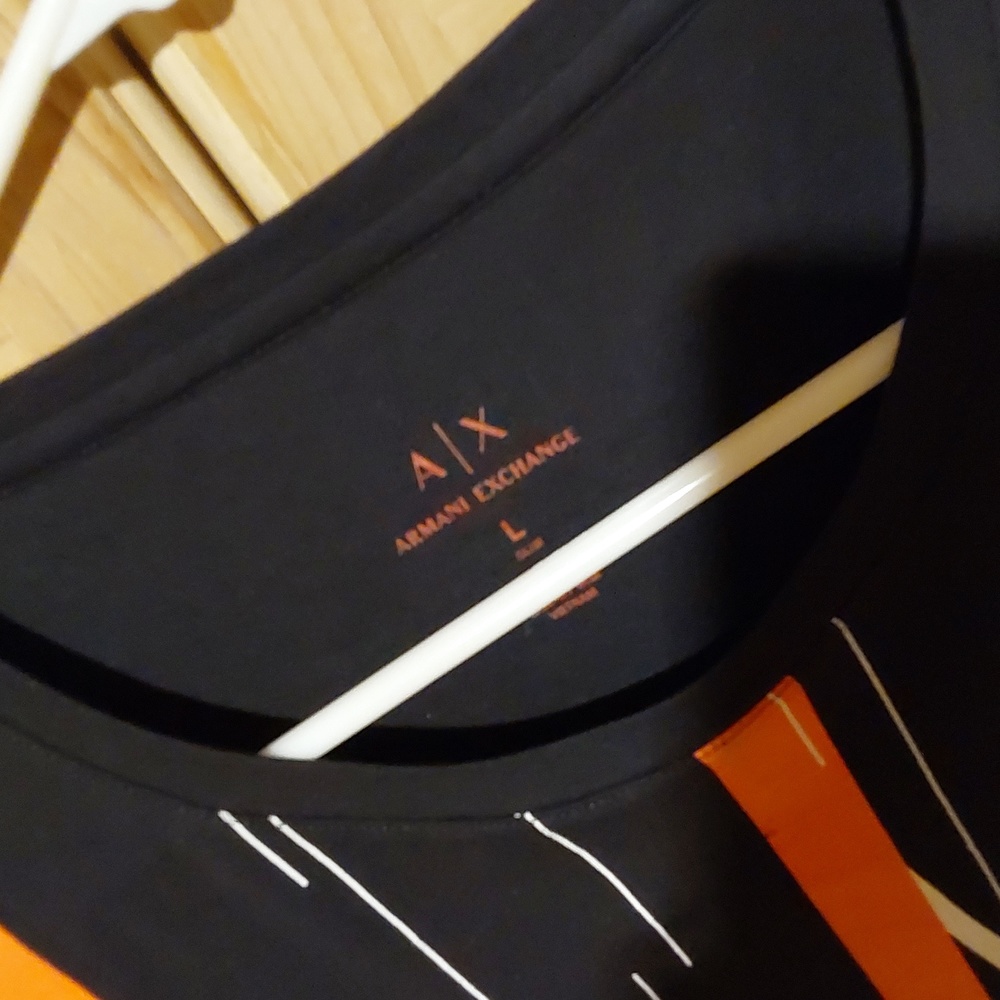 ๐๐๐๐ARMANI EXCHANGE TSHIRT SIZE L.BLACK ORANGE N WHITE DESIGN - Picture 2 of 4